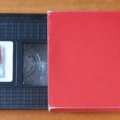 Marlboro collectible VHS like new with 6 cards 1999