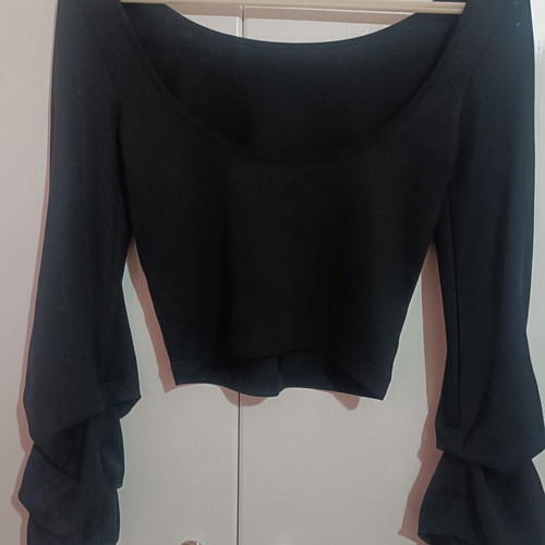 Pink Woman black crop top with long sleeves and ruffles