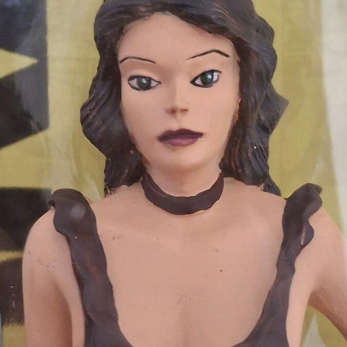 Milo Manara Jolanda #38 Altaya collectible figure new, sealed