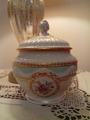 KPM Berlin porcelain bonbonniere like new, collectible edition