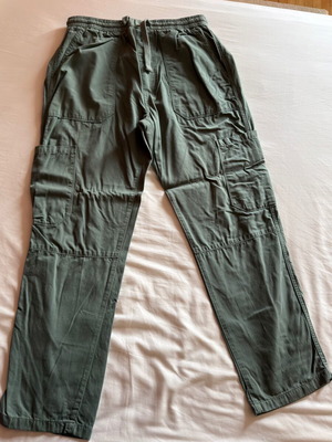 Cargo pants Pull & Bear like new, size L, khaki