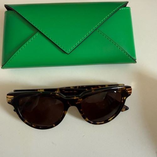 Bottega Veneta sunglasses like new, brown