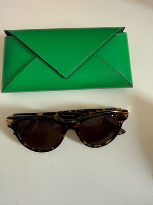 Bottega Veneta sunglasses like new, brown