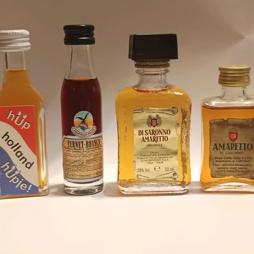 Liqueur miniatures like new, pack of 9 pieces