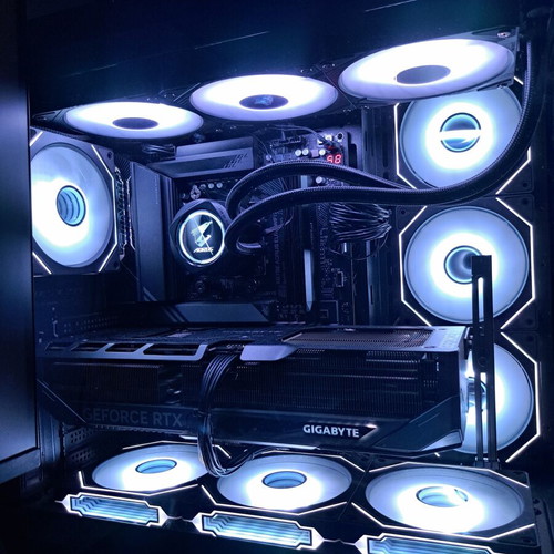Gaming PC with Gigabyte GeForce RTX 5070 Ti and AMD Ryzen 7 7800X3D