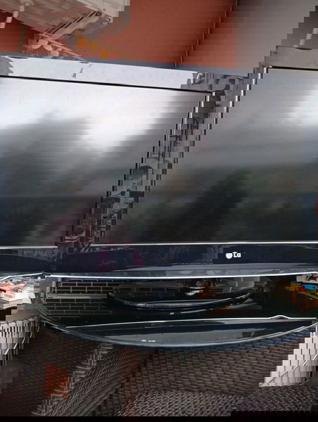 TV LG 32' μαζί με βάση τοίχου και με βάση για επιπλο