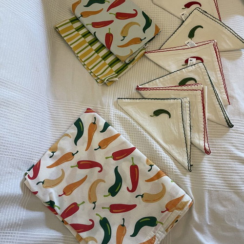 Table linen set with colorful summer peppers, new, cotton