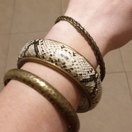 Metal bracelets set new, diameter 7-8cm, 3 pieces