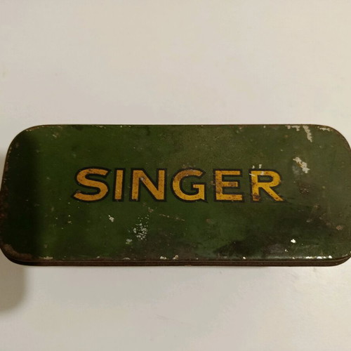 Vintage ραπτικό κουτί Singer μεταχειρισμένο με εξαρτήματα Simanco