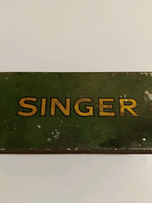 Vintage ραπτικό κουτί Singer μεταχειρισμένο με εξαρτήματα Simanco