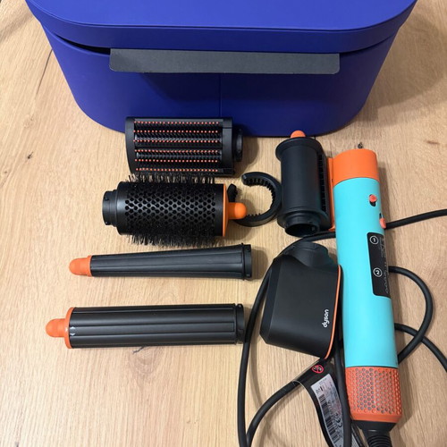 Dyson Airwrap iD Straight+Wave HS 08 like new