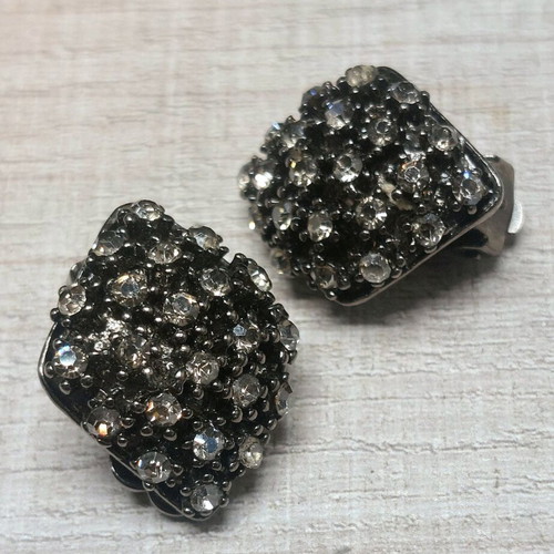 Vintage Faux bijoux clips like new, small silver with rhinestones