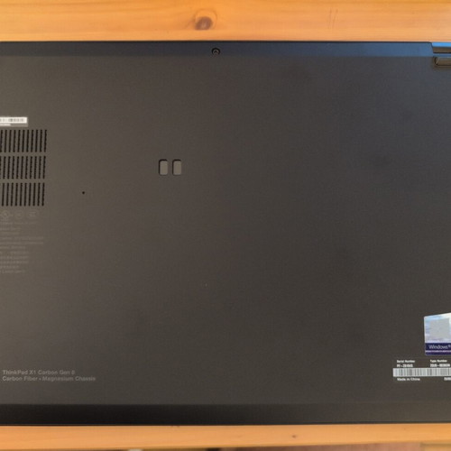 Lenovo ThinkPad X1 Gen 5 λάπτοπ με οθόνη που δεν λειτουργεί και 16GB RAM