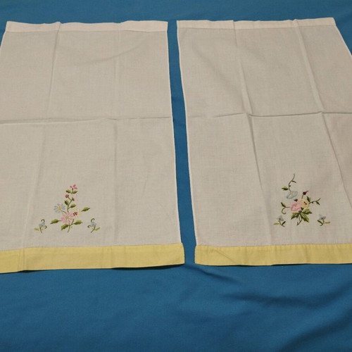 Set of 6 handmade placemats with floral embroidery like new