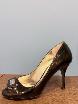 Dolce & Gabbana μαύρες γόβες λουστρίνι peep-toe σαν καινούργιο, μέγεθος 37