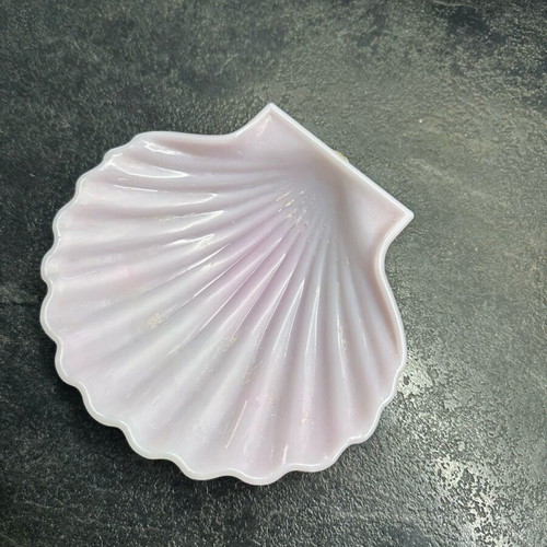 Shell soap dish like new, soft pink