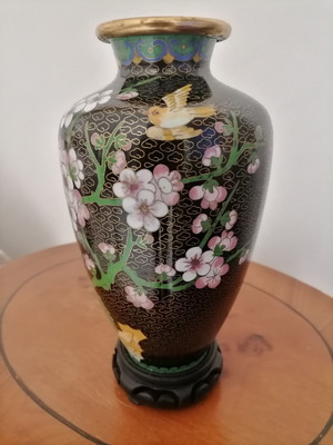 Cloisonné vase in excellent condition, 24cm height