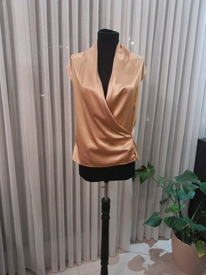 Toi & Moi satin blouse like new, gold color, size Large
