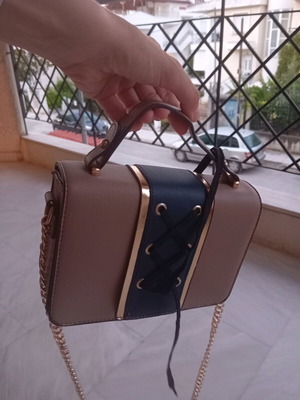 Nude shoulder and hand bag with blue and gold chain like new
