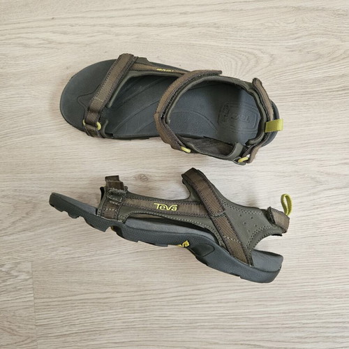 Teva Tanza sandals like new, size 40, olive green