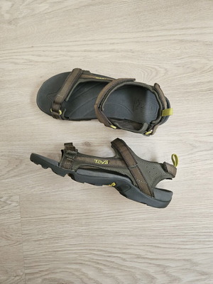 Teva Tanza sandals like new, size 40, olive green