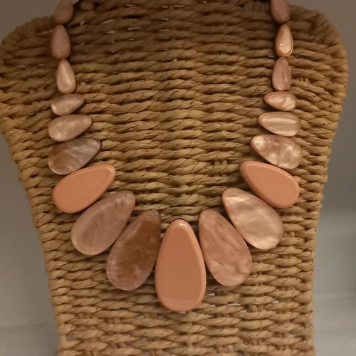 Statement necklace like new, pink