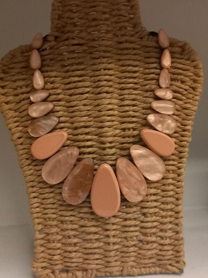 Statement necklace like new, pink