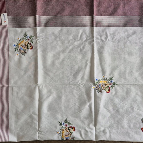 Tablecloth checkered with embroidered hens, square 132cm, unused