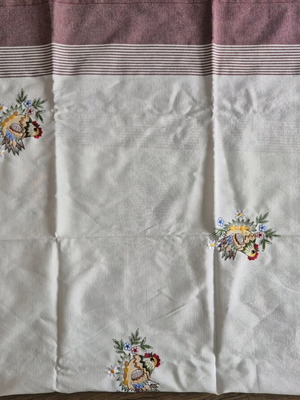 Tablecloth checkered with embroidered hens, square 132cm, unused