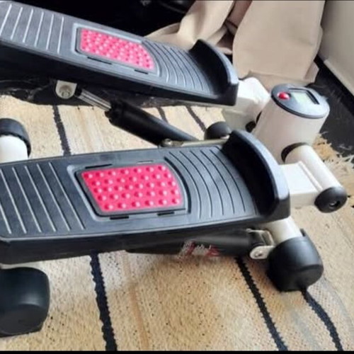 Step exercise machine used with step counter display