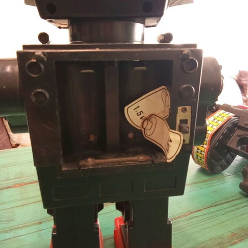 Plastic robot used, non-functional, 30 centimeters