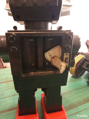Plastic robot used, non-functional, 30 centimeters