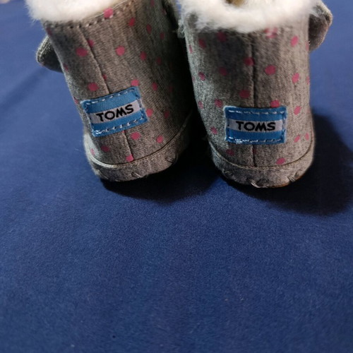 Toms baby shoes No 17.5 new