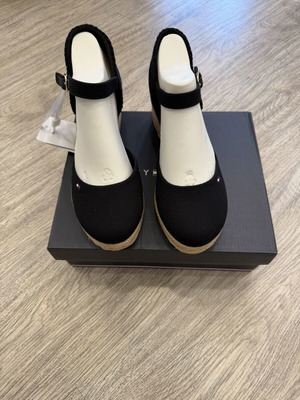 Tommy Hilfiger platform shoes new black size 37, 4cm heel