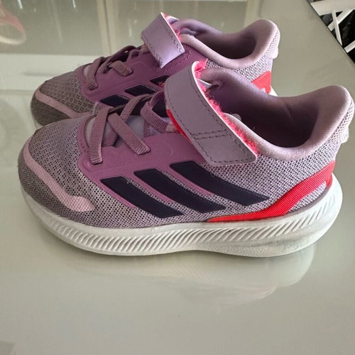 Athletic children's shoes like new