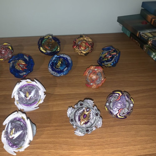 Beyblade Burst collection like new, 19 pieces with Wii game