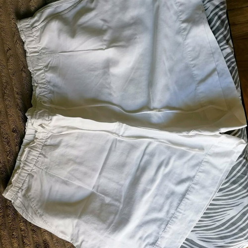 White H&M Bermuda shorts like new, size L