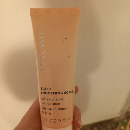 Face scrub Lancaster new, flash smoothing formula