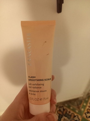 Face scrub Lancaster new, flash smoothing formula