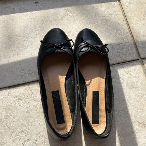 Ballerinas black size 40 like new with small heel