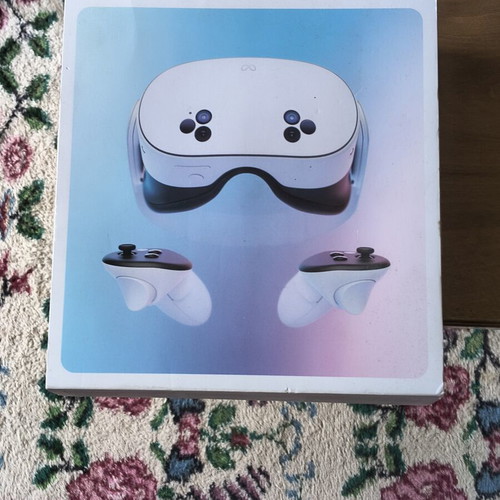 Meta Quest 3S 256GB VR headset like new