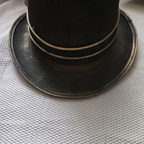Steampunk top hat with gears and retro Paris clock