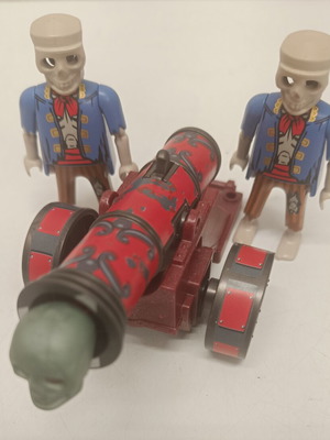 Playmobil Pirates Skeletons With Skull Cannon like new