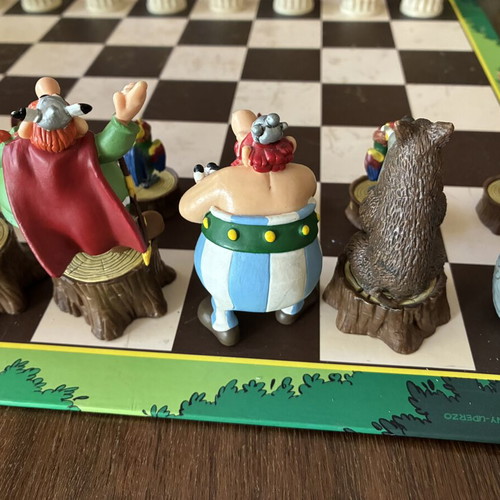 Asterix and Obelix collectible chess set Plastoy 2009