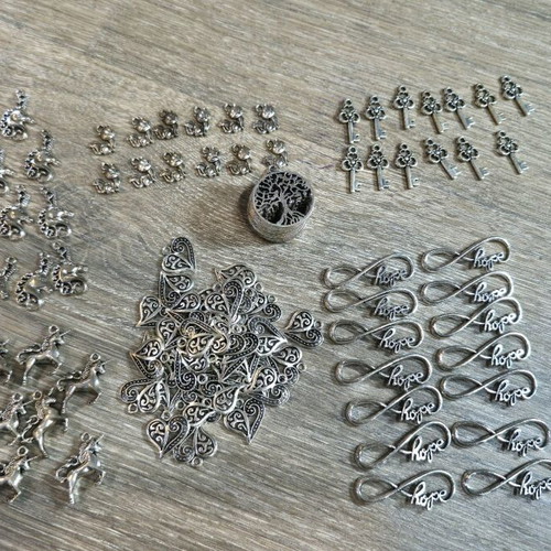 Metal charms like new, pack of 113 pieces