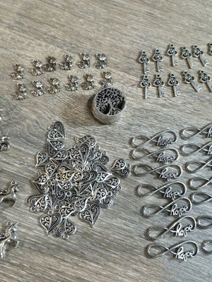 Μεταλλικά charms σαν καινούργια, πακέτο 113 τεμαχίων