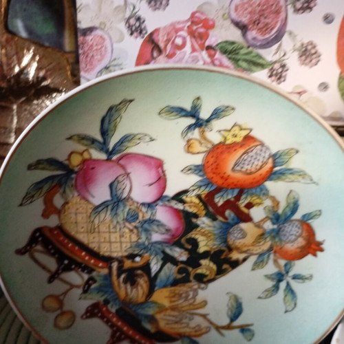 Decorative plate hand-painted, like new, 22 cm diameter