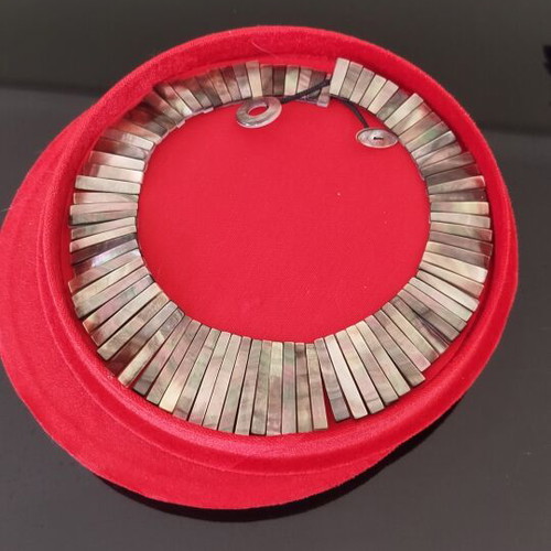Statement necklace with double-sided natural mother of pearl