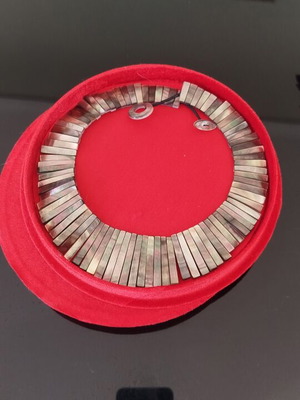 Statement necklace with double-sided natural mother of pearl