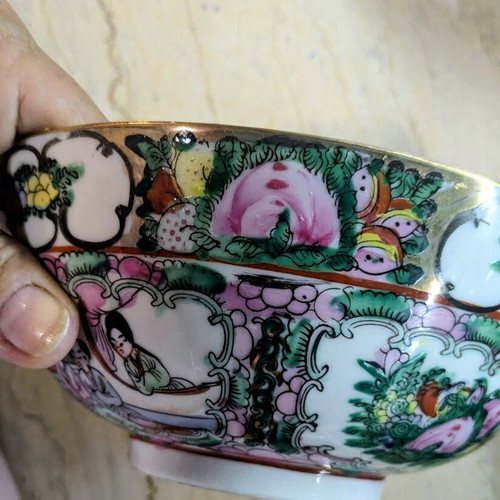 Vintage Chinese Famille Rose Medallion porcelain bowl, 18 cm
